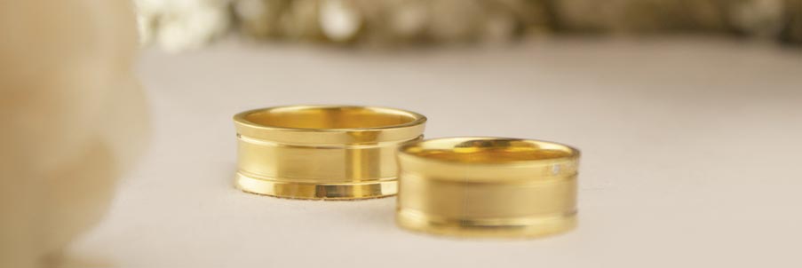 How to clean gold jewelry? We shoe you how to proper clean your gold rings and jewelry